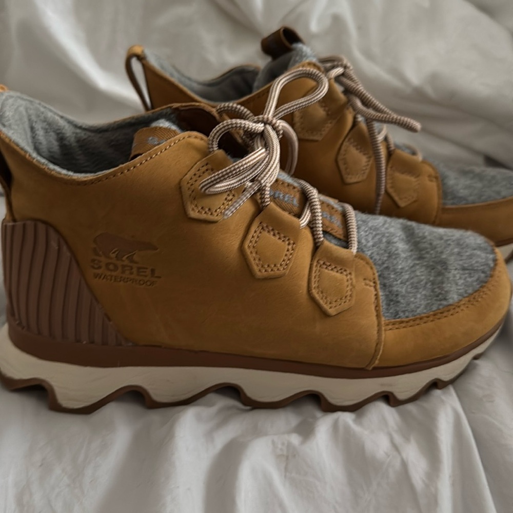 Sorel kinetic caribou boot